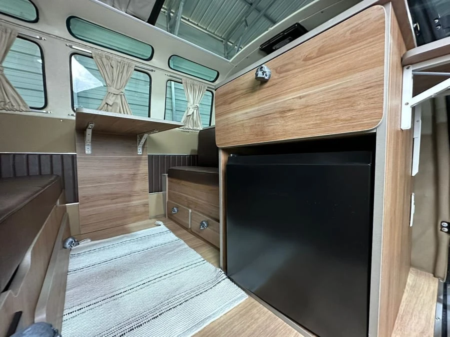 1972 Volkswagen Bay-Window Bus - Image 10 of 23
