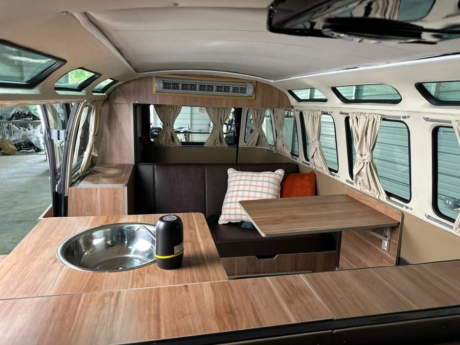 1972 Volkswagen Bay-Window Bus - Image 9 of 23
