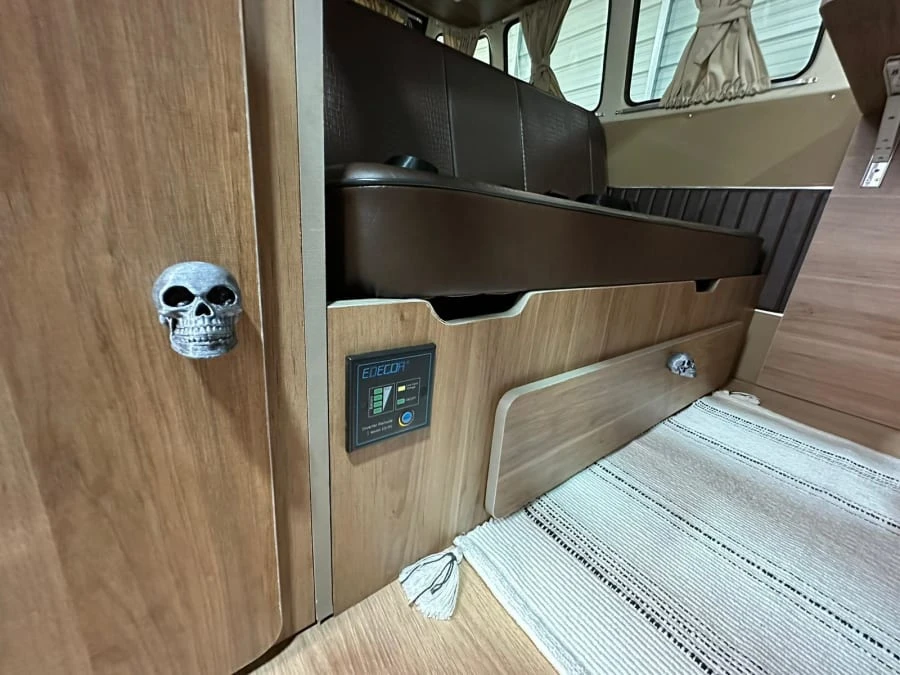 1972 Volkswagen Bay-Window Bus - Image 12 of 23