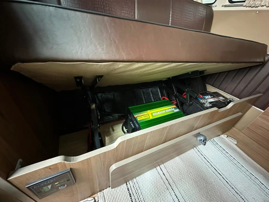 1972 Volkswagen Bay-Window Bus - Image 18 of 23
