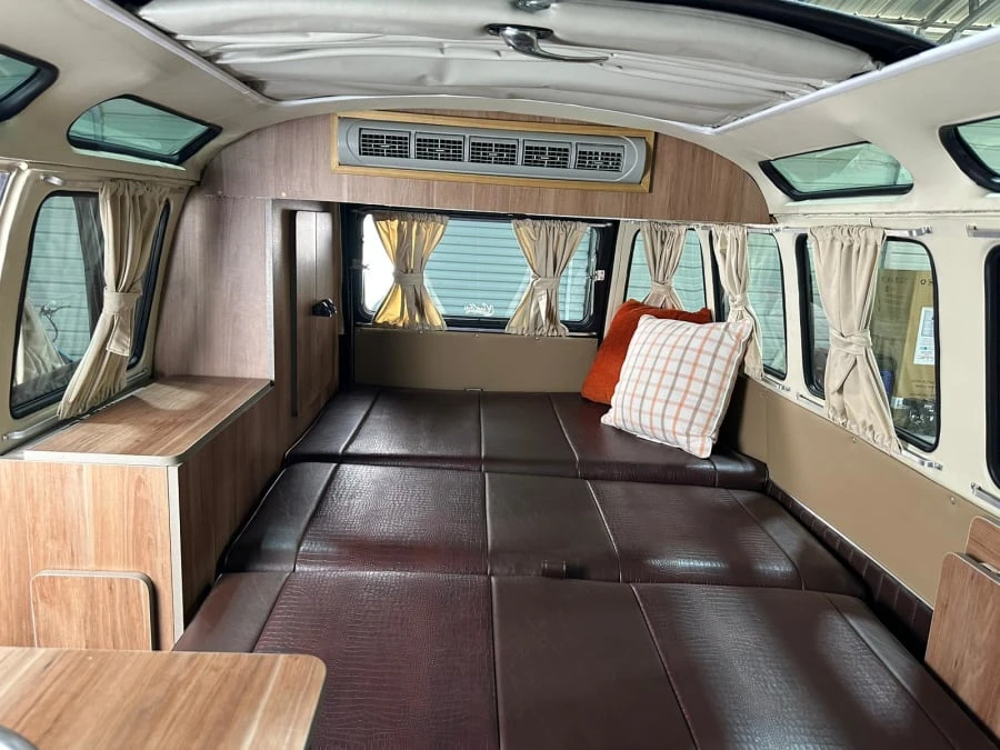 1972 Volkswagen Bay-Window Bus - Image 14 of 23