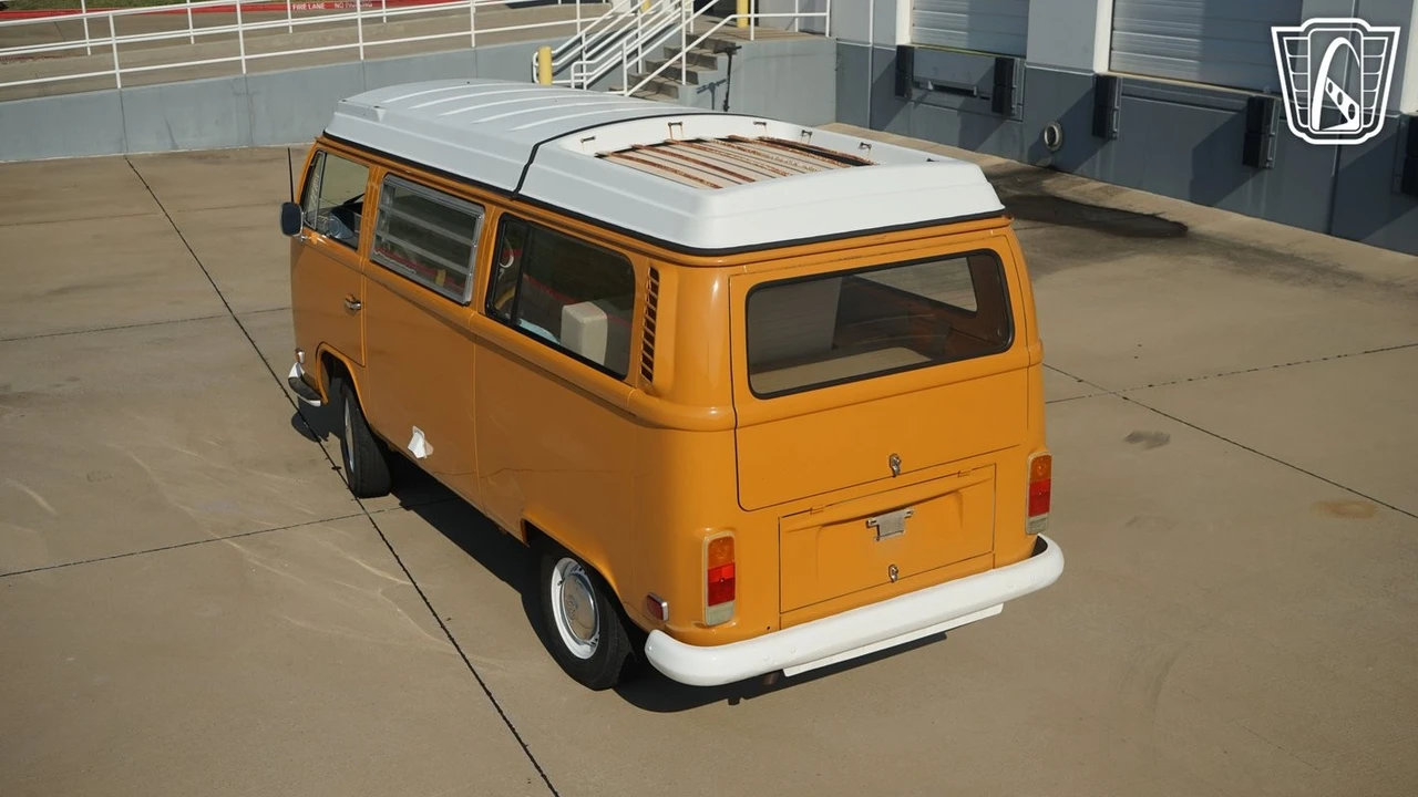 1972 Volkswagen Bay-Window Camper - Image 11 of 12