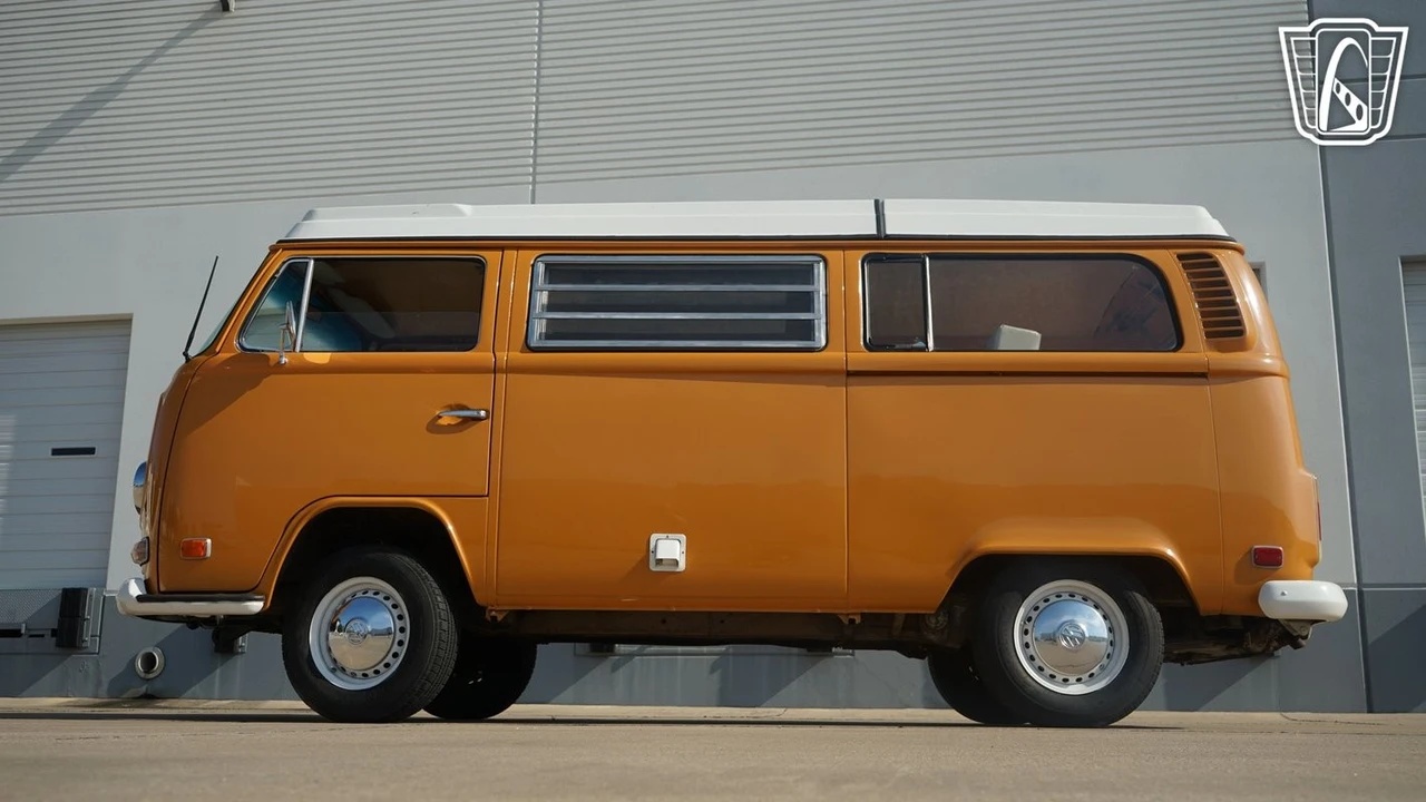 1972 Volkswagen Bay-Window Camper - Image 10 of 12