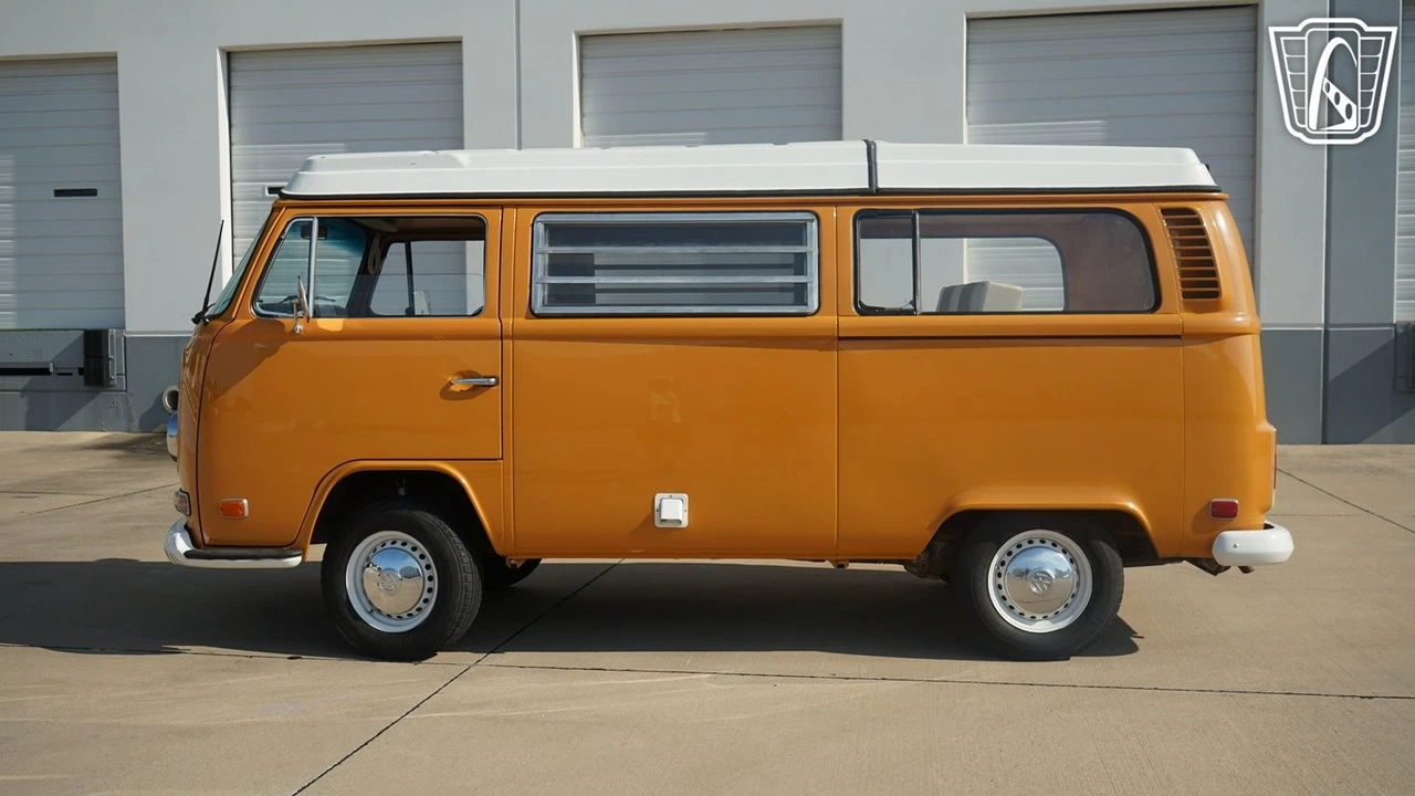 1972 Volkswagen Bay-Window Camper - Image 9 of 12