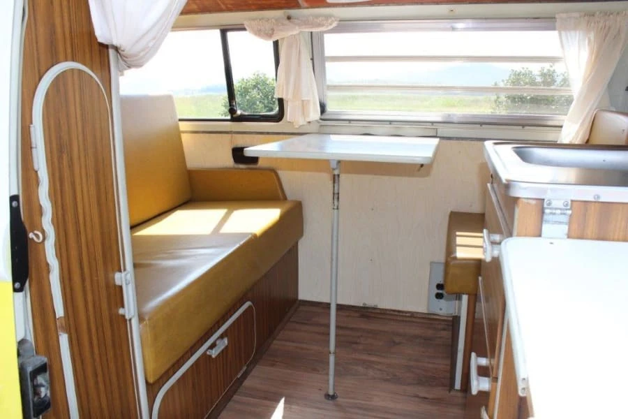 1972 Volkswagen Bay-Window Camper - Image 6 of 12