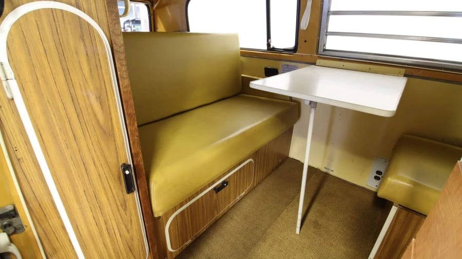 1972 Volkswagen Bay-Window Camper - Image 8 of 16
