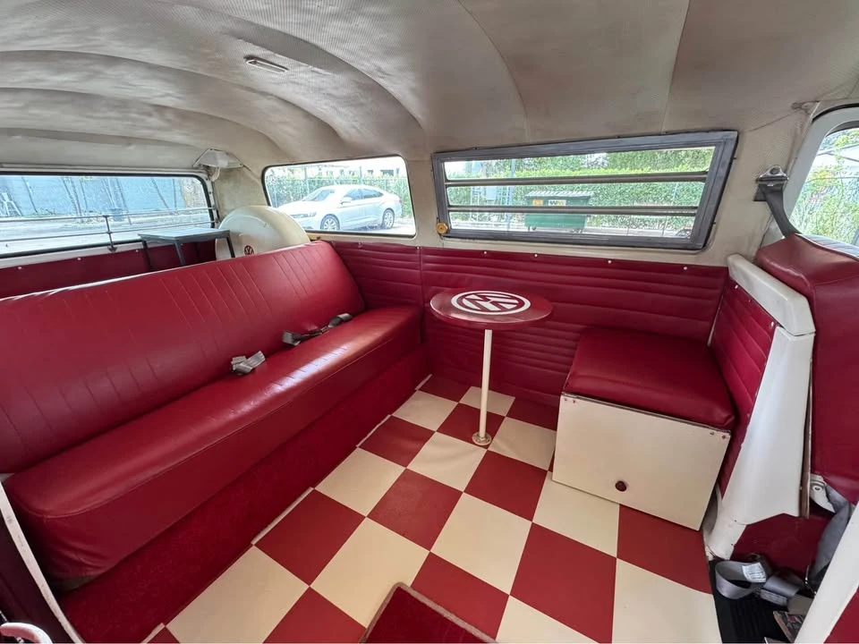 1972 Volkswagen Bay-Window Bus - Image 6 of 8