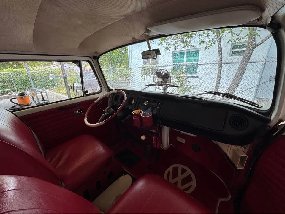 1972 Volkswagen Bay-Window Bus - Image 4 of 8