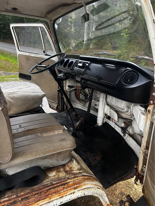 1972 Volkswagen Bay-Window Bus - Image 5 of 10