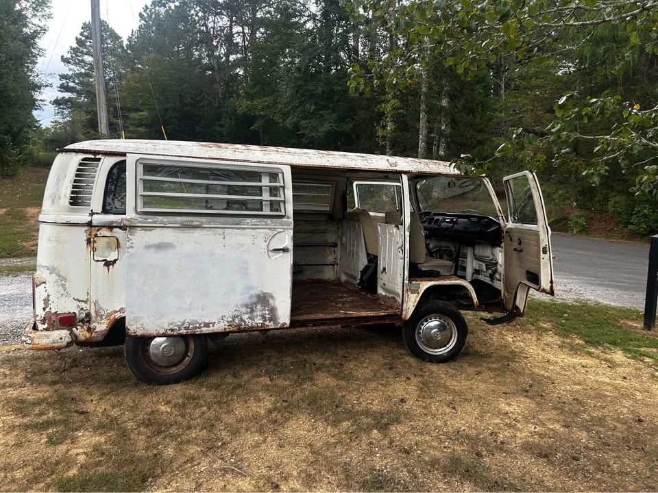 1972 Volkswagen Bay-Window Bus - Image 6 of 10