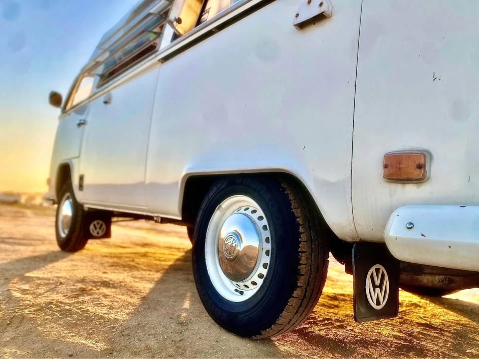 1972 Volkswagen Bay-Window Bus - Image 9 of 20