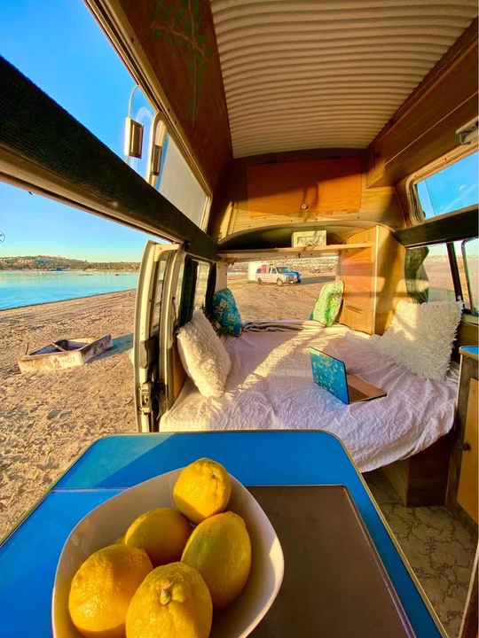 1972 Volkswagen Bay-Window Bus - Image 6 of 20