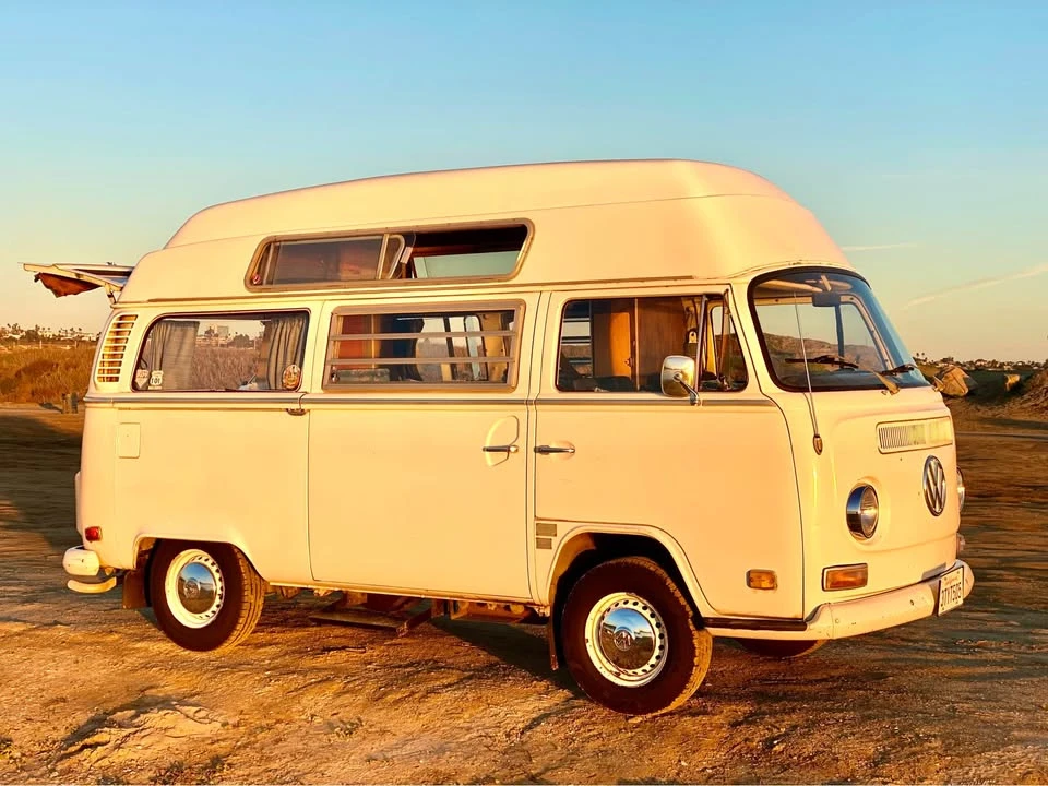 1972 Volkswagen Bay-Window Bus - Image 12 of 20