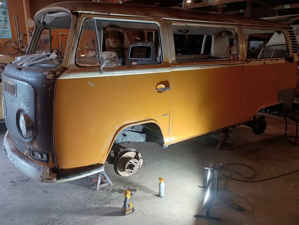 1972 Volkswagen Bay-Window Bus - Image 19 of 20