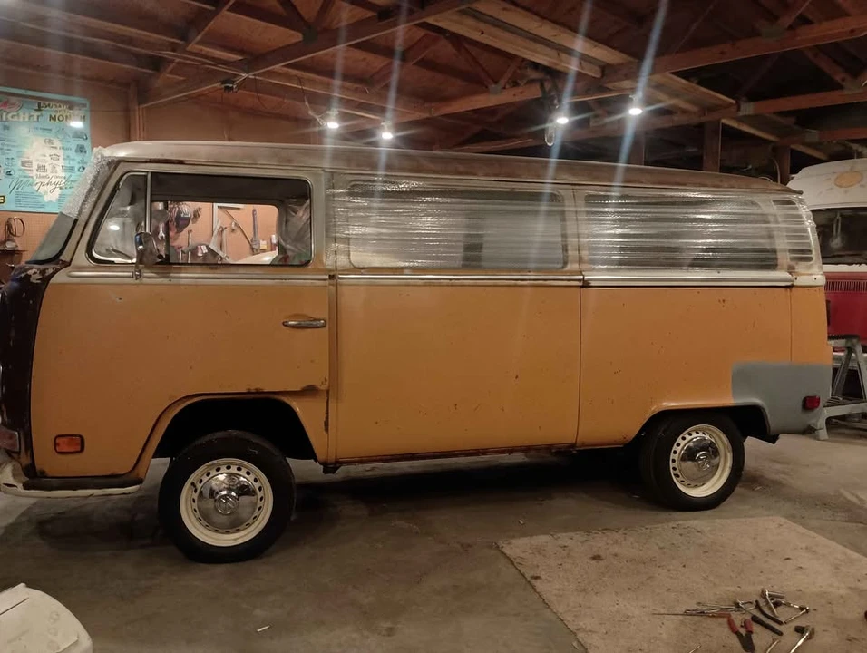 1972 Volkswagen Bay-Window Bus - Image 4 of 20