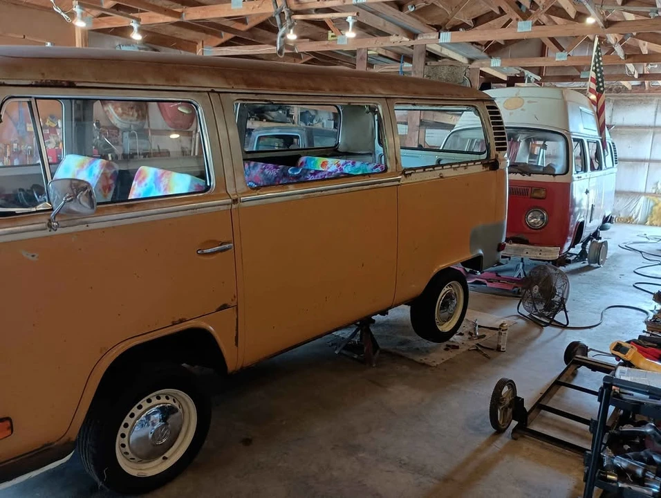 1972 Volkswagen Bay-Window Bus - Image 5 of 20
