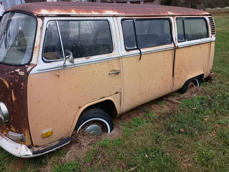 1972 Volkswagen Bay-Window Bus - Image 2 of 20
