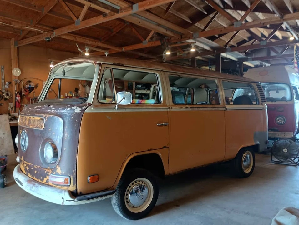 1972 Volkswagen Bay-Window Bus - Image 3 of 20