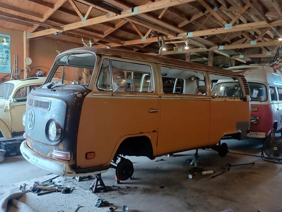 1972 Volkswagen Bay-Window Bus - Image 13 of 20