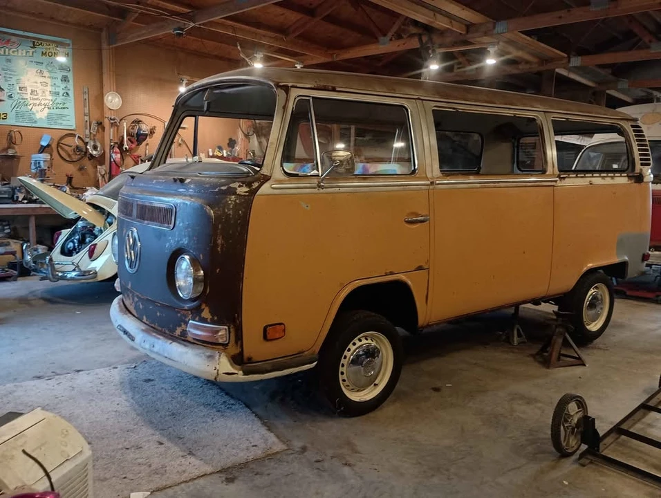 1972 Volkswagen Bay-Window Bus - Image 6 of 20