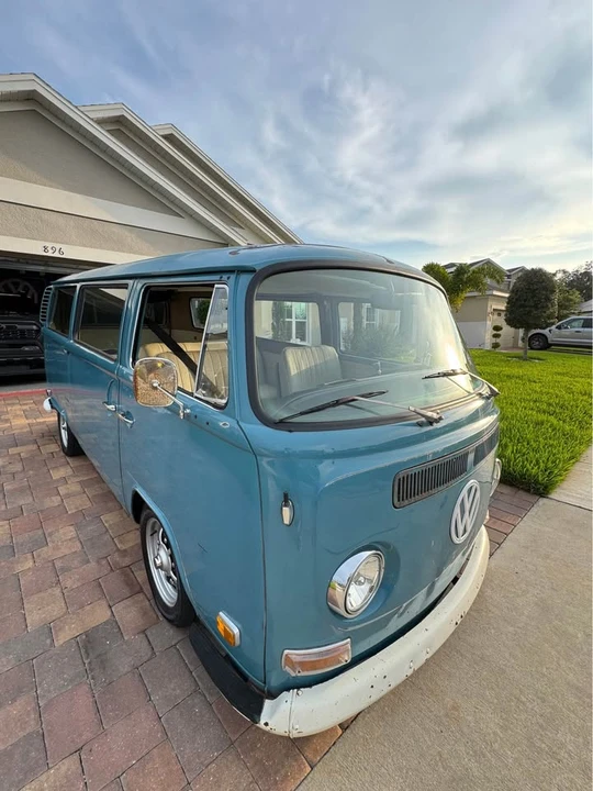 1972 Volkswagen Bay-Window Bus - Image 2 of 18