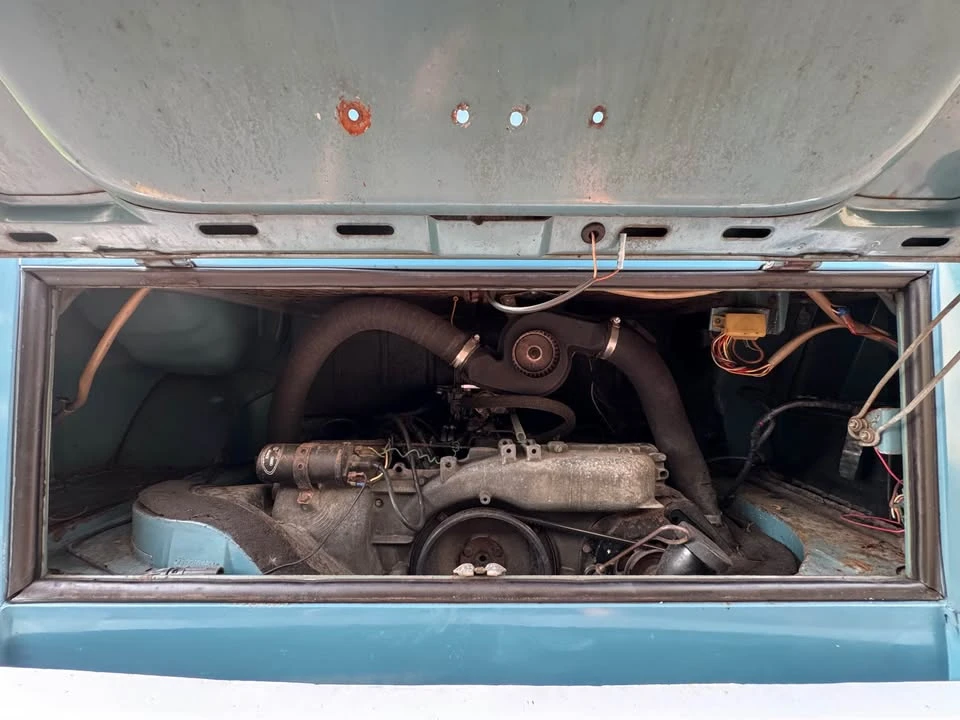 1972 Volkswagen Bay-Window Bus - Image 12 of 18
