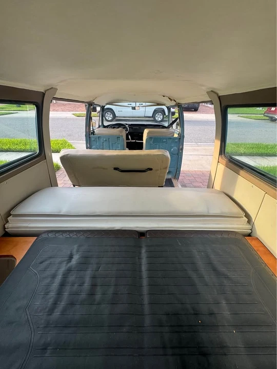 1972 Volkswagen Bay-Window Bus - Image 11 of 18