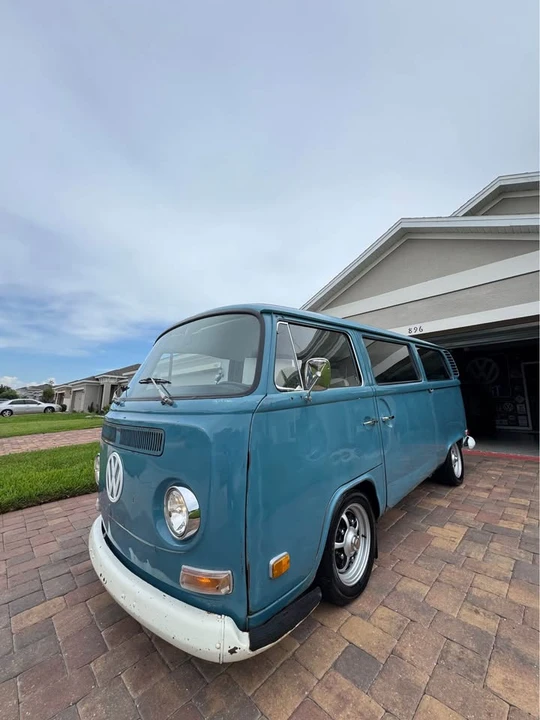 1972 Volkswagen Bay-Window Bus - Image 11 of 20