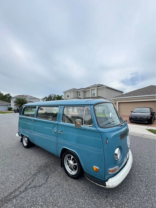 1972 Volkswagen Bay-Window Bus - Image 2 of 20