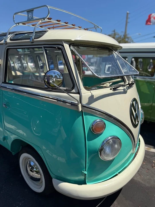 1972 Volkswagen Split-Window Bus - Image 13 of 14