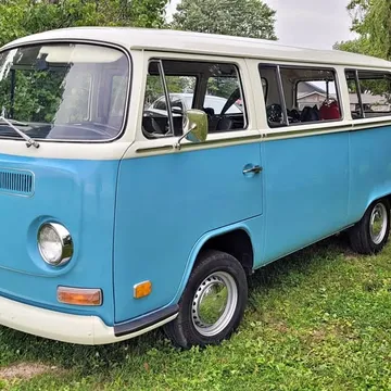 1972 Volkswagen Van 9 Passenger Deluxe