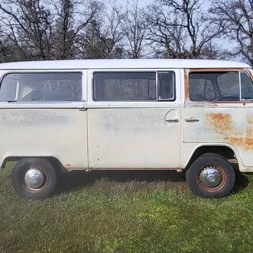1972 Volkswagen Bus Deluxe