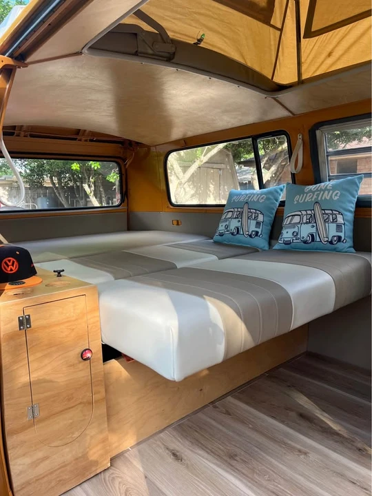 1972 Volkswagen Bay-Window Camper - Image 4 of 16