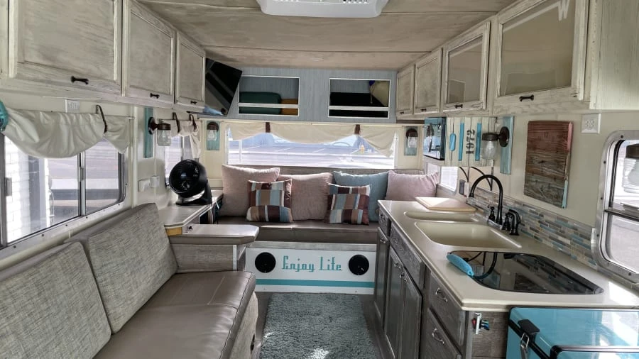 1972 Winnebago - Image 3 of 12