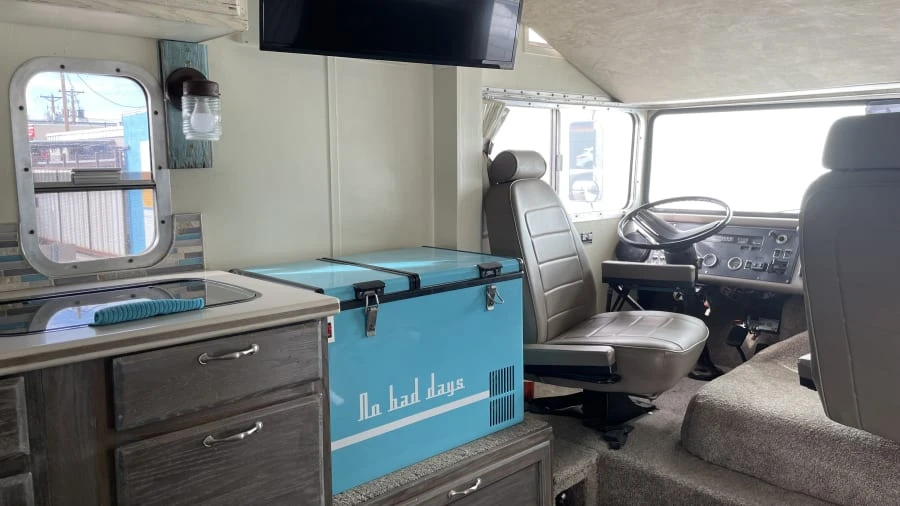 1972 Winnebago - Image 4 of 12