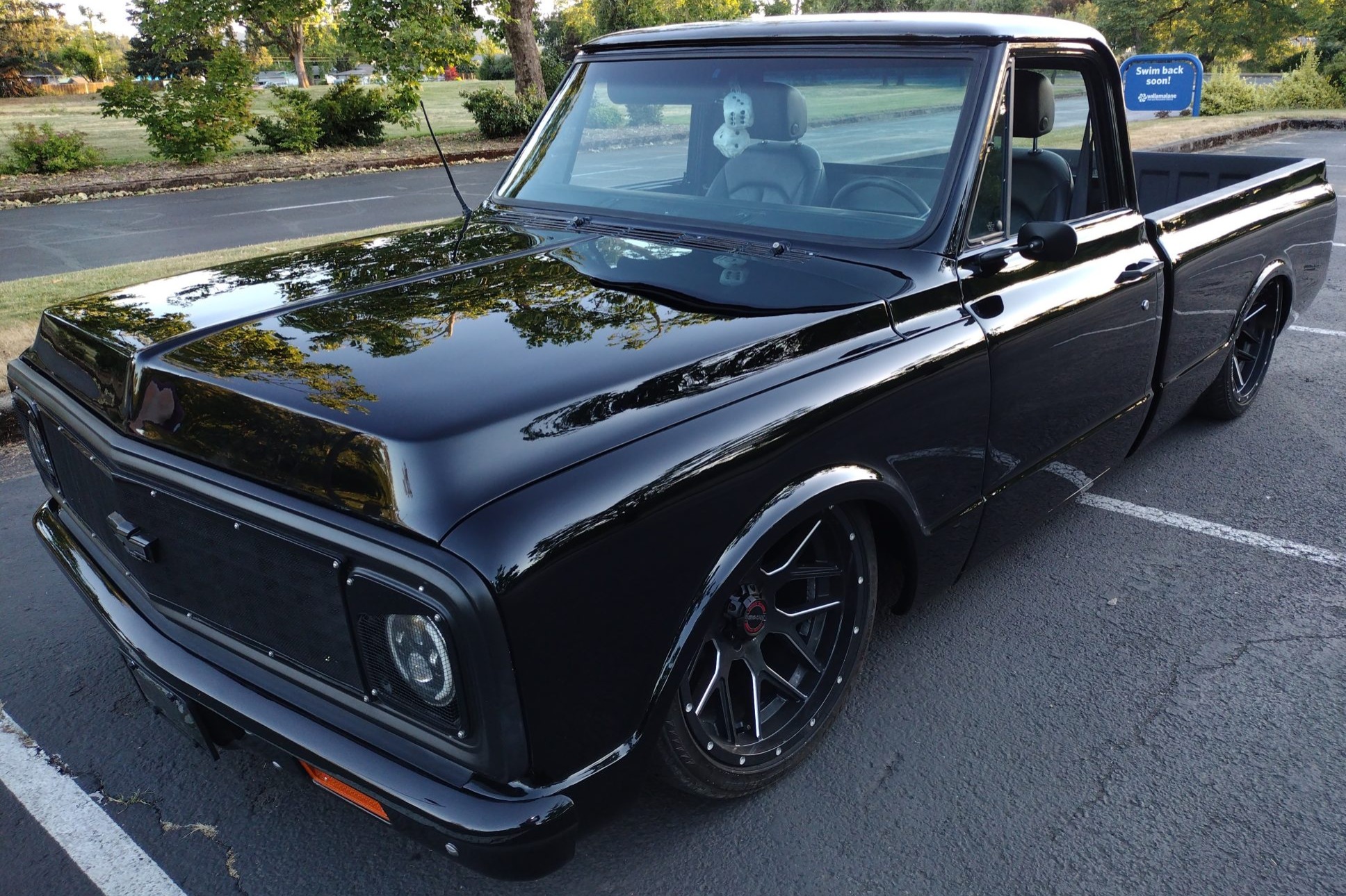 Modified 1972 Chevrolet C10 Pickup 4-Speed