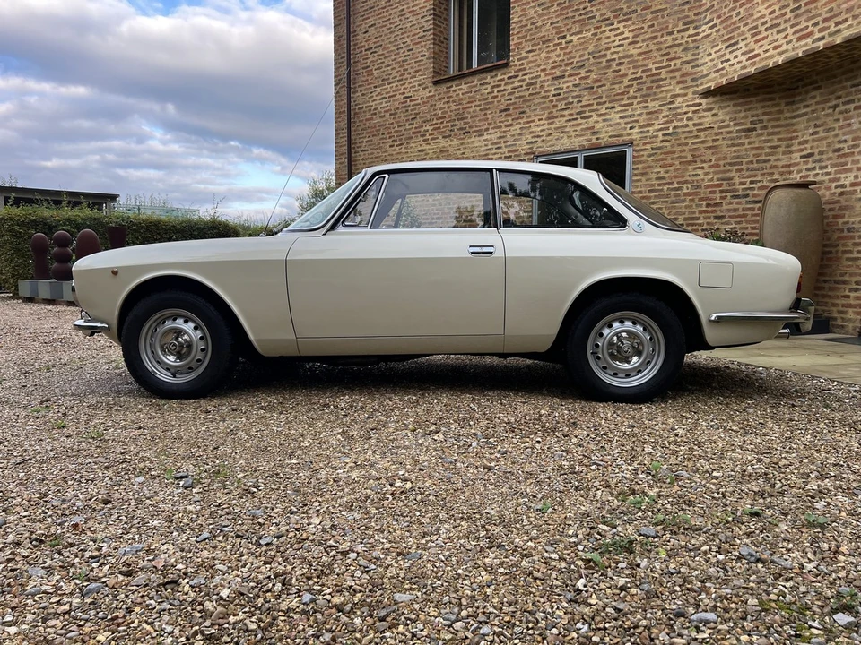 1973 Alfa Romeo 2000 GT Veloce - Image 9 of 30