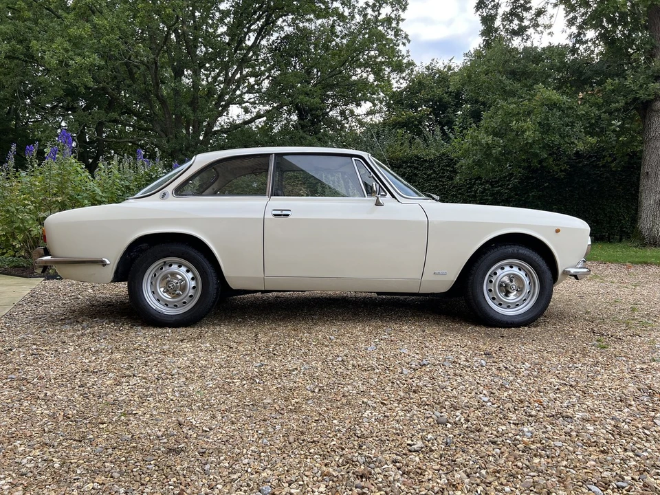 1973 Alfa Romeo 2000 GT Veloce - Image 17 of 30