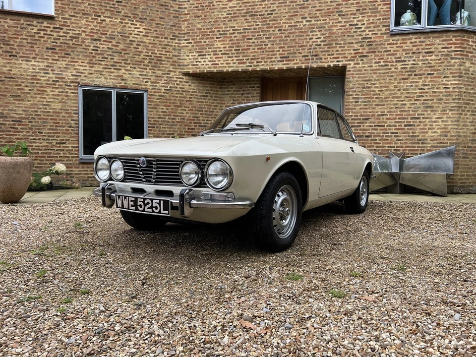 1973 Alfa Romeo 2000 GT Veloce - Image 5 of 30