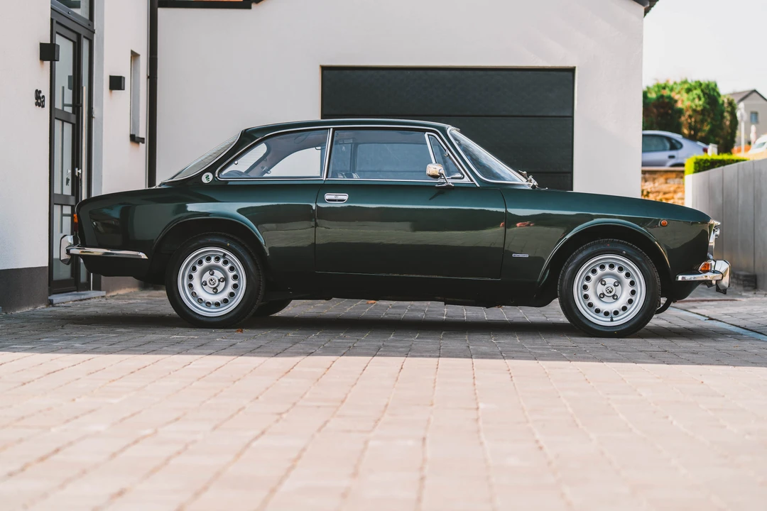 1973 Alfa Romeo 2000 GT Veloce - Image 17 of 31