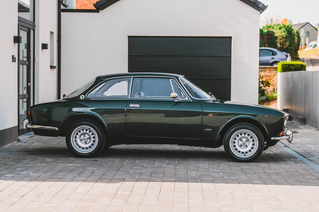 1973 Alfa Romeo 2000 GT Veloce - Image 9 of 31