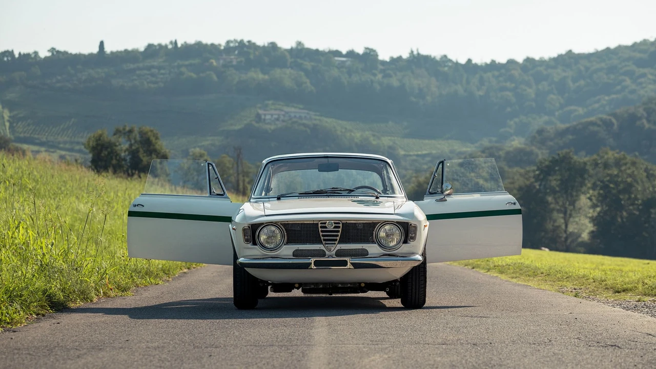 1973 Alfa Romeo GTA 1300 Junior - Image 25 of 31