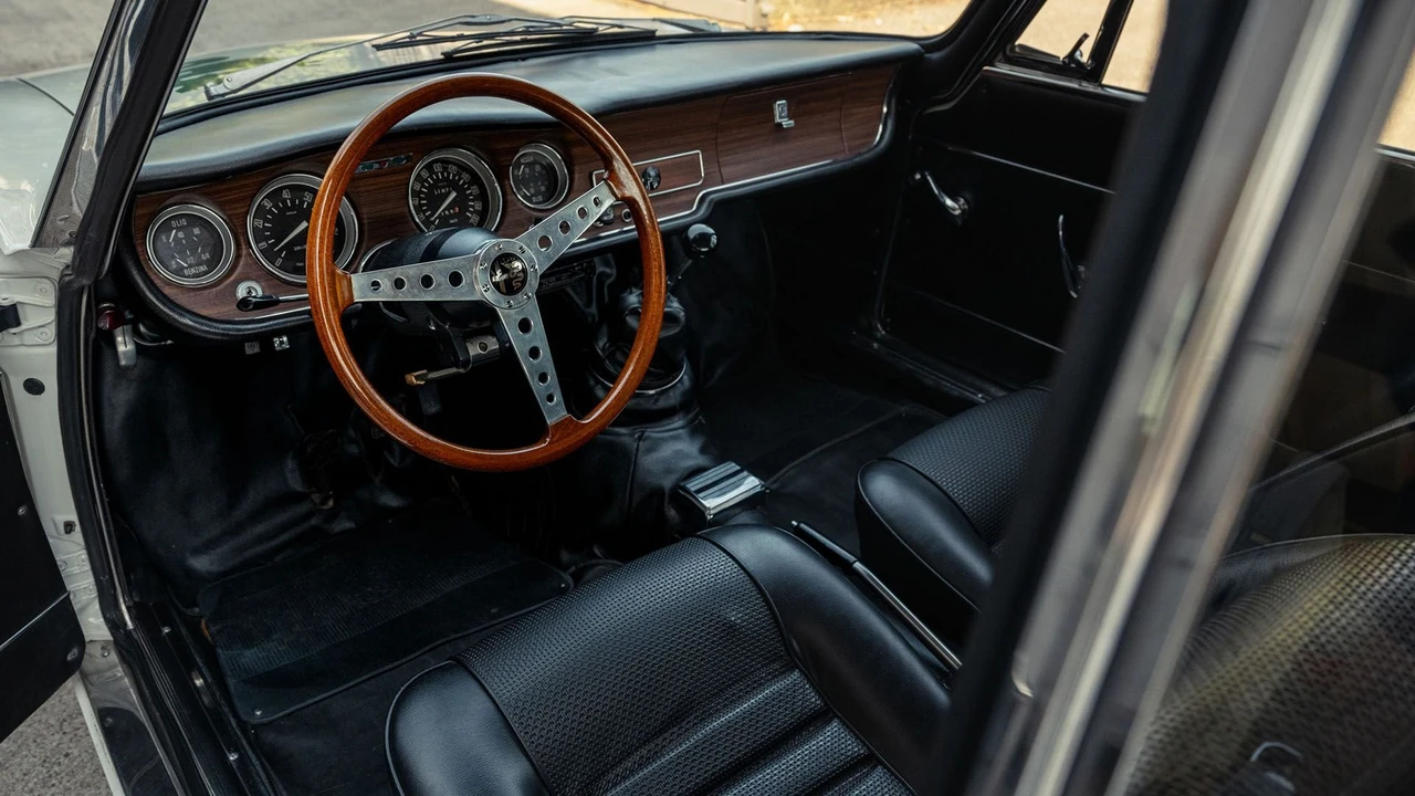 1973 Alfa Romeo GTA 1300 Junior - Image 2 of 31