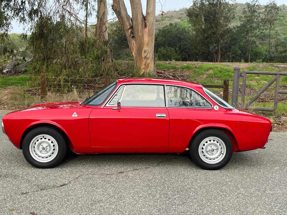 1973 Alfa Romeo 2000 GT Veloce - Image 10 of 21
