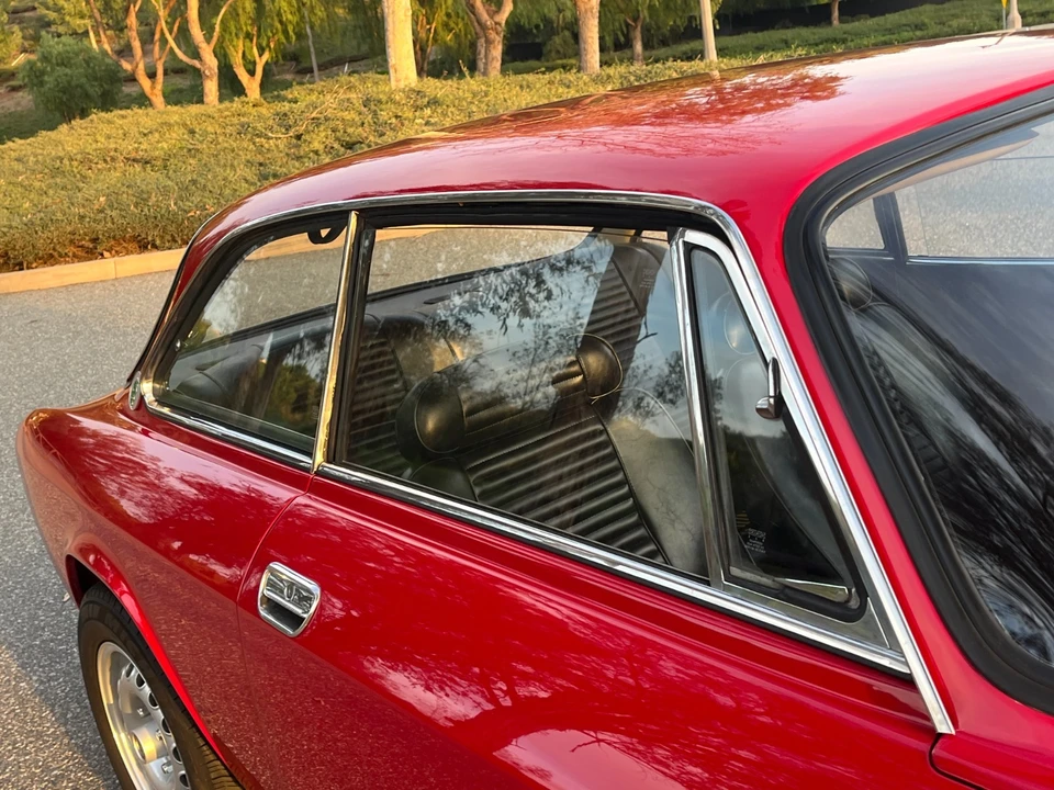 1973 Alfa Romeo 2000 GT Veloce - Image 8 of 21