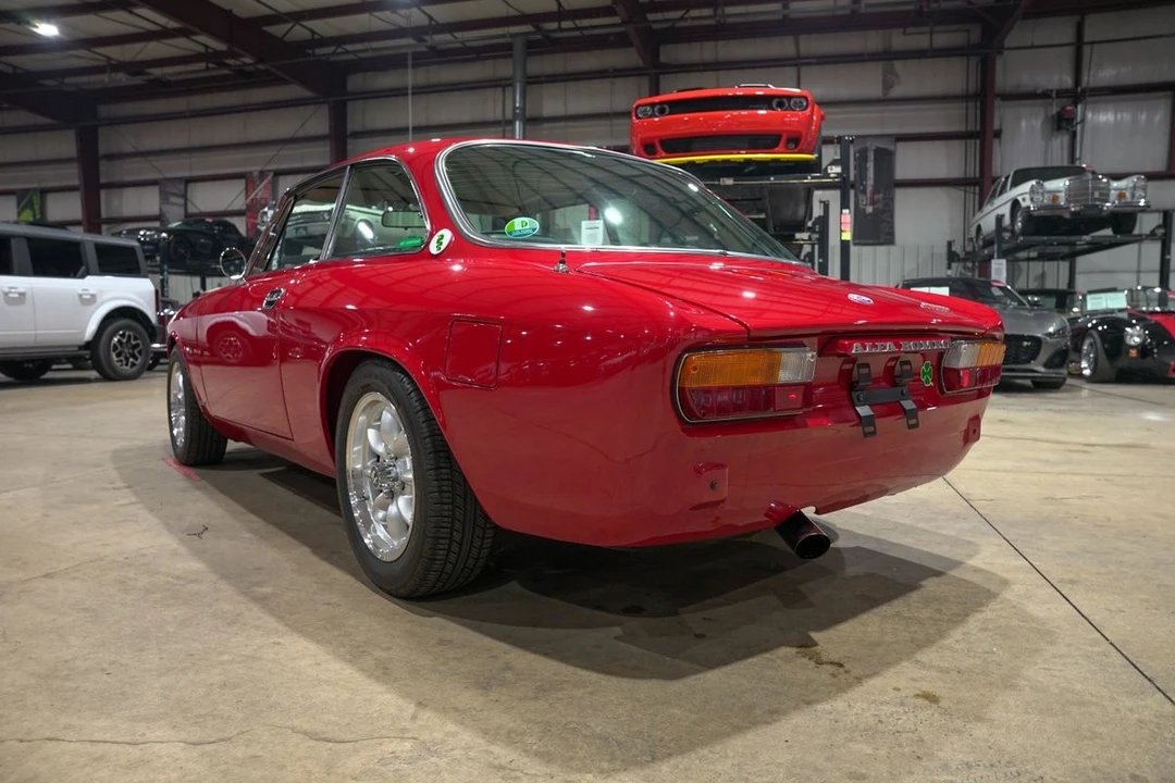 1973 Alfa Romeo 2000 GT Veloce - Image 6 of 12