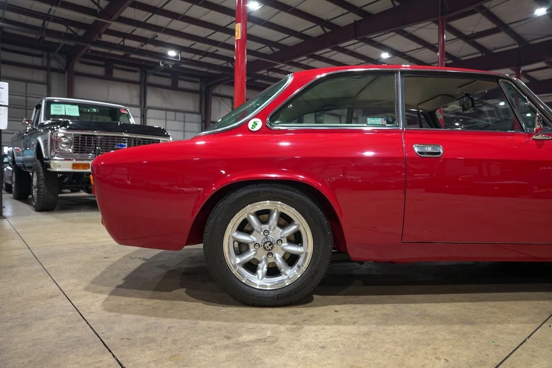 1973 Alfa Romeo 2000 GT Veloce - Image 9 of 12