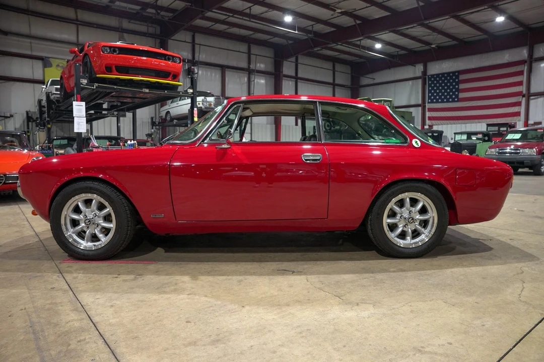 1973 Alfa Romeo 2000 GT Veloce - Image 4 of 21