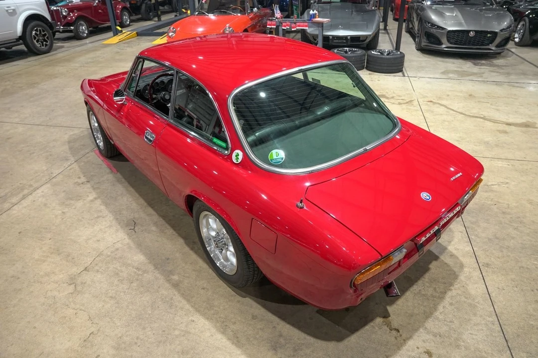 1973 Alfa Romeo 2000 GT Veloce - Image 16 of 21