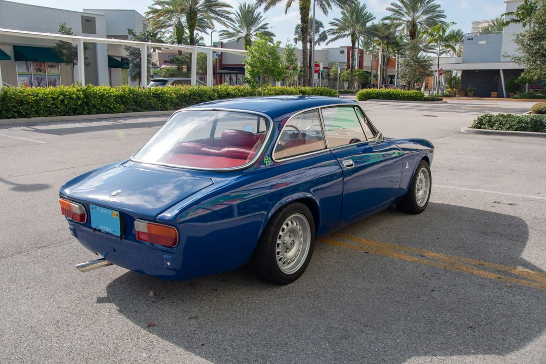 1973 Alfa Romeo 2000 GT Veloce - Image 11 of 31